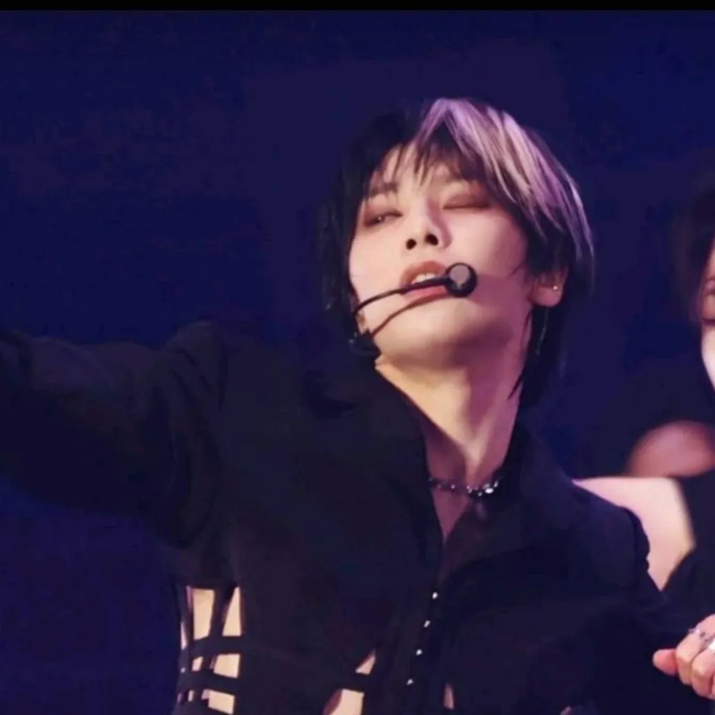 chat with ai character: Yang Jeongin