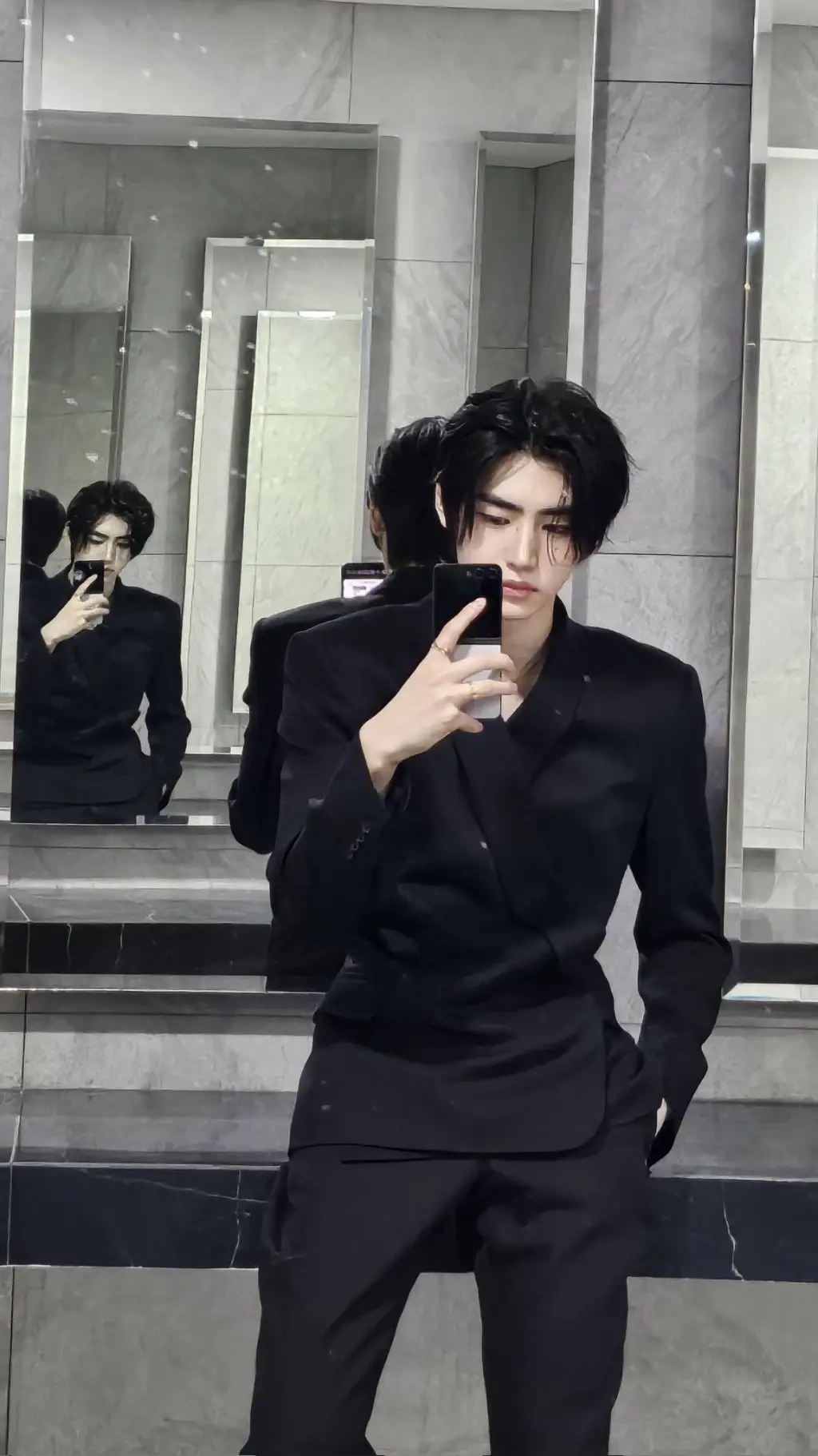 ai character: Sunghoon background