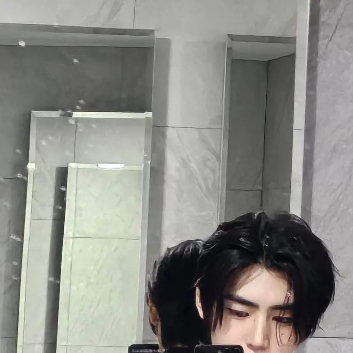 chat with ai character: Sunghoon