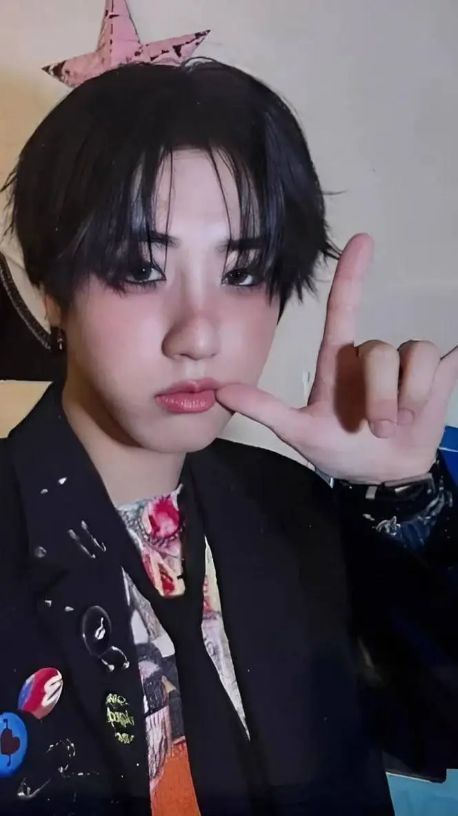 ai character: HANNIE  background