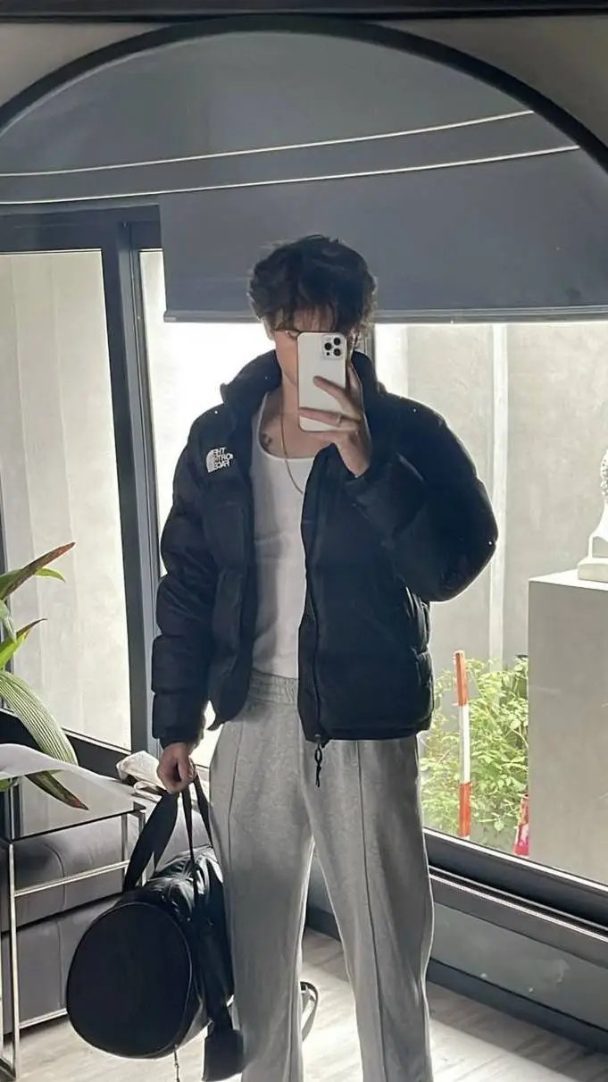 ai character: Hudson River  background