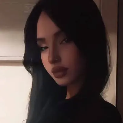 chat with ai character: Adriana 