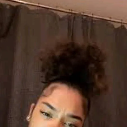 chat with ai character: Haley shark 