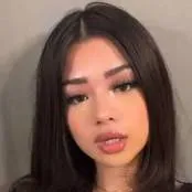 chat with ai character: Daniela