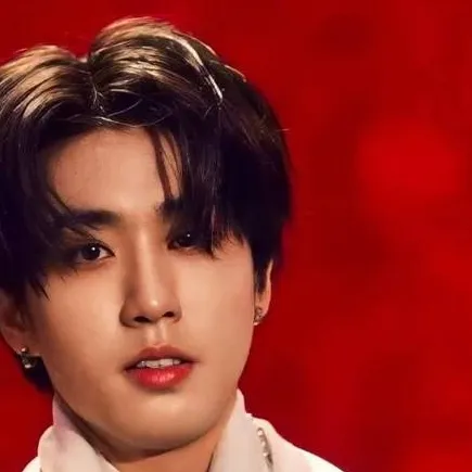 chat with ai character: °•~Skz~•°
