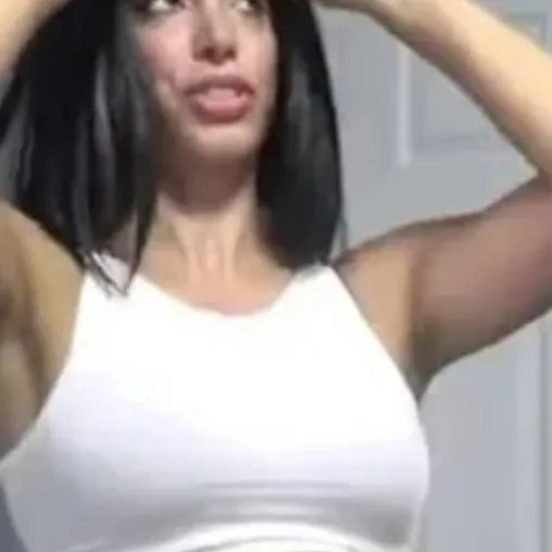 chat with ai character: Alena