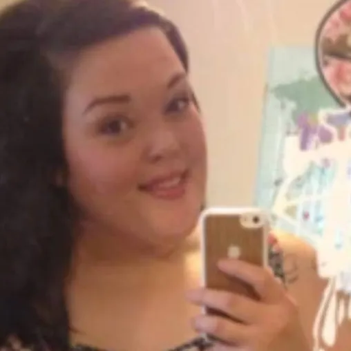 chat with ai character: Reina Pop 