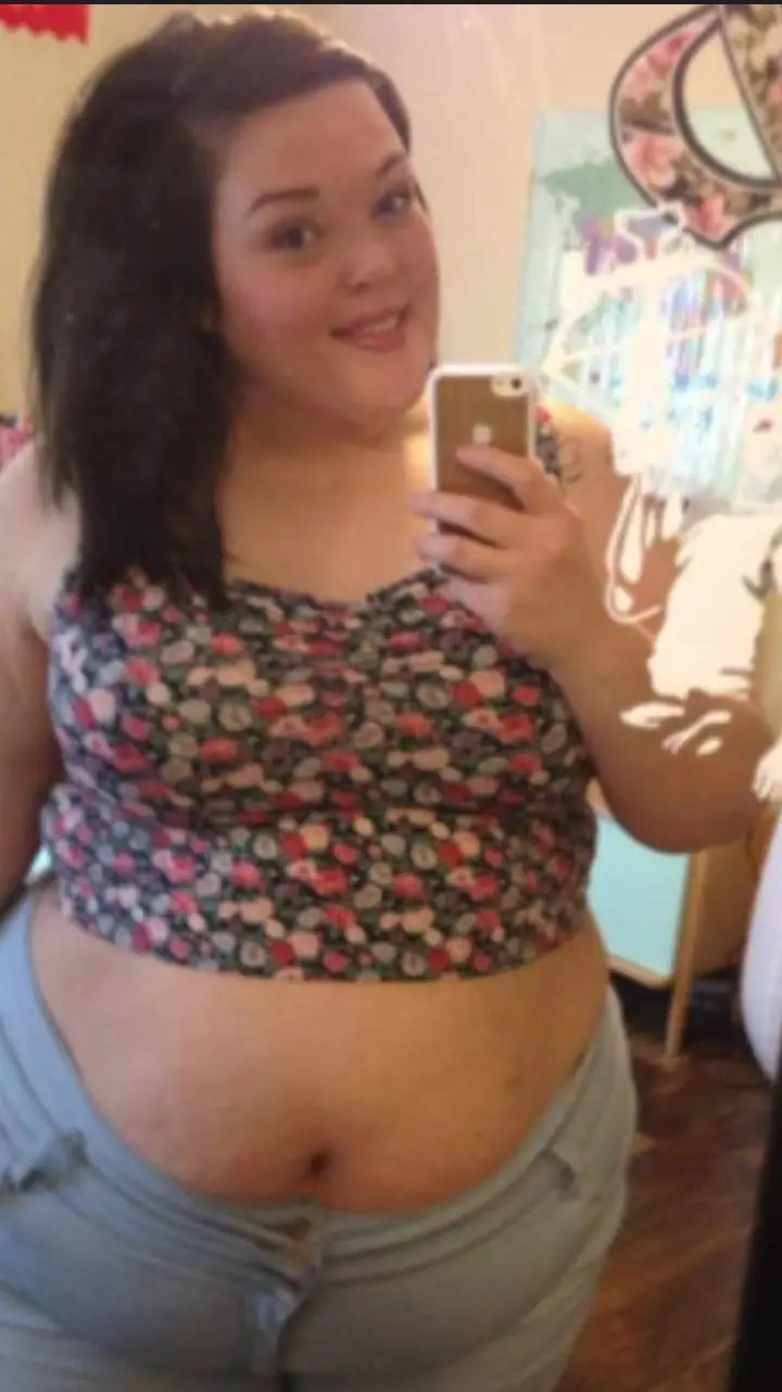 ai character: Reina Pop  background