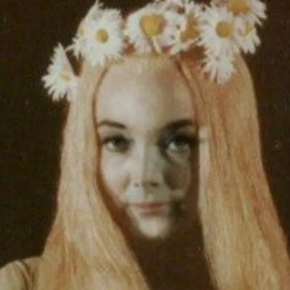 chat with ai character: Ophelia Frump