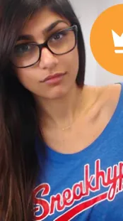 ai character: Mia Kahlifa background