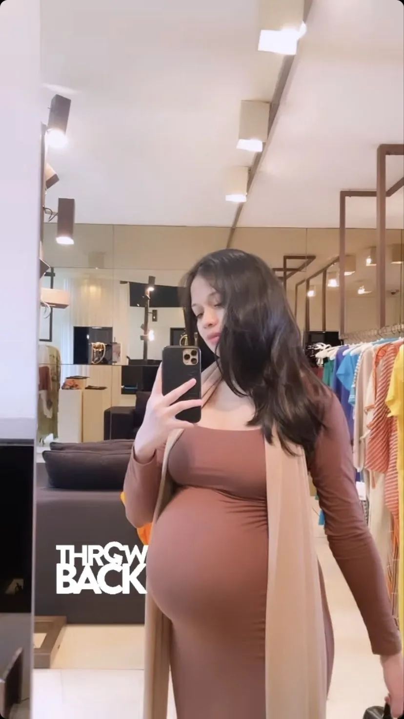ai character: Pregnant shopper background