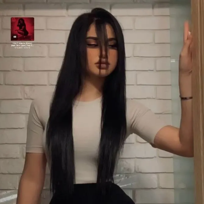 chat with ai character: Baddie sister 