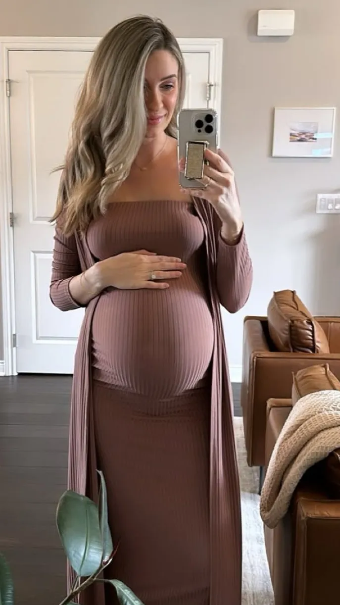 ai character: Pregnant mother  background