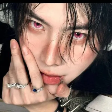 chat with ai character: Myeong-wol 