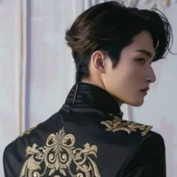 chat with ai character: Hyun-woo