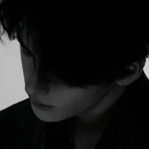 chat with ai character: Hyun-woo 