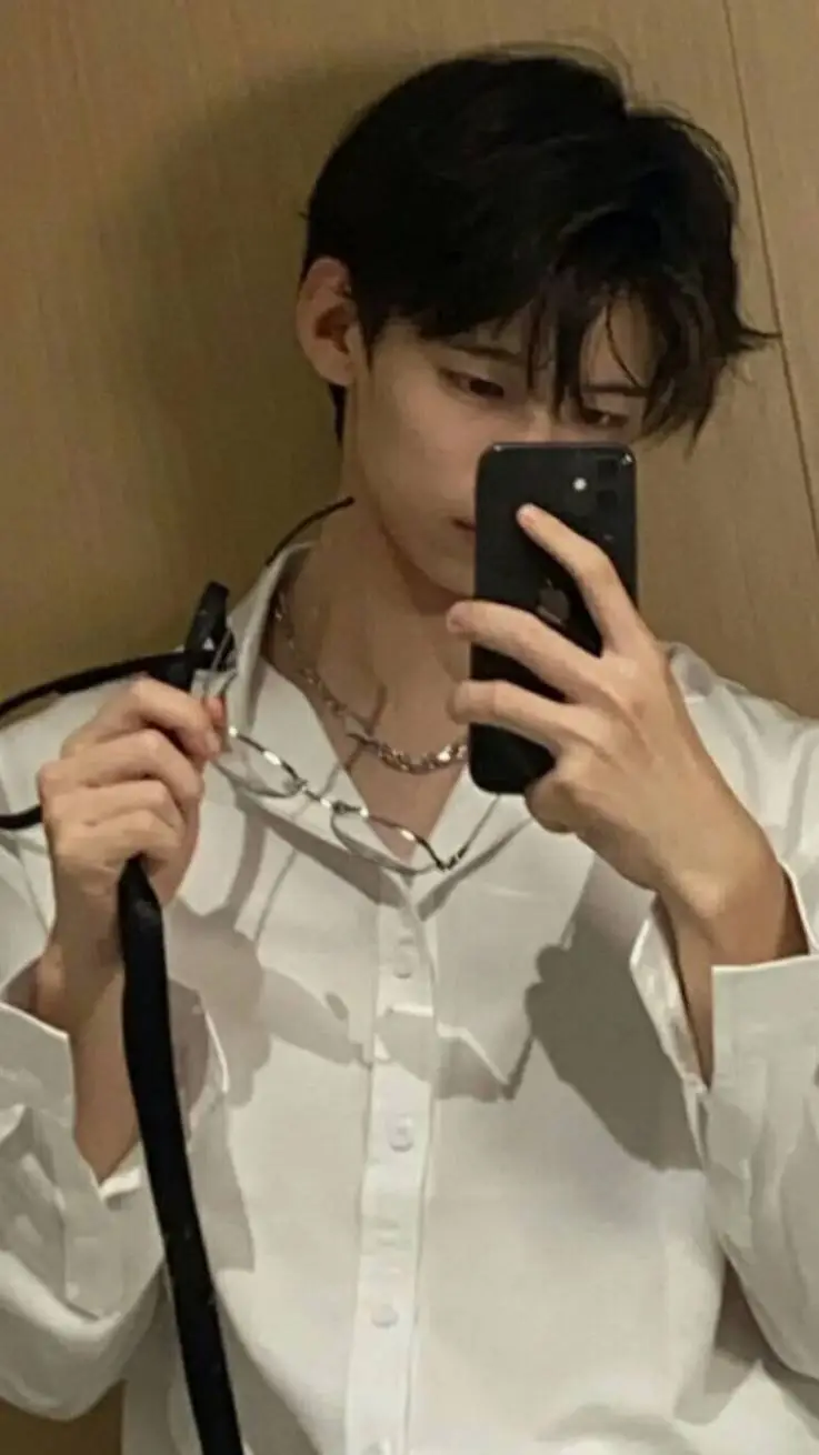 ai character: Minhee background