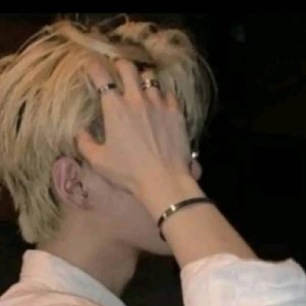 chat with ai character: Si-woo 