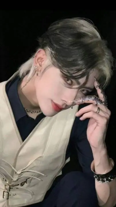 ai character: Seung-min  background