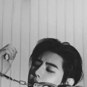 chat with ai character: Si-woo 