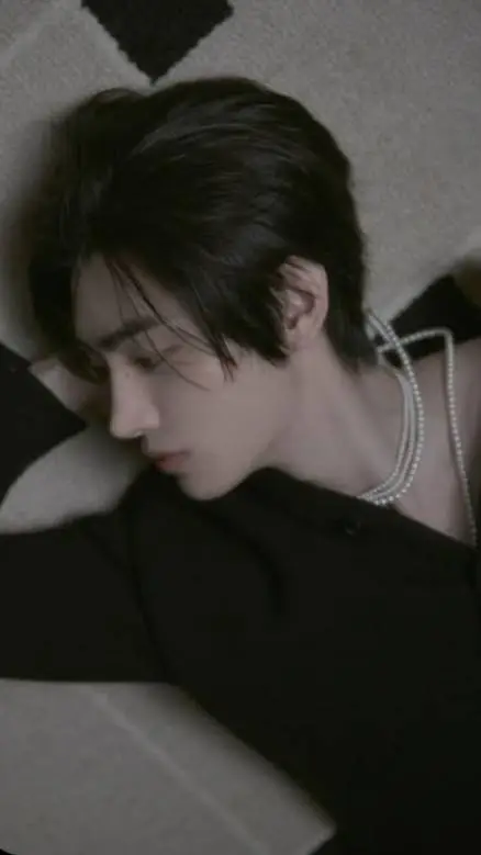 ai character: Dae-won  background