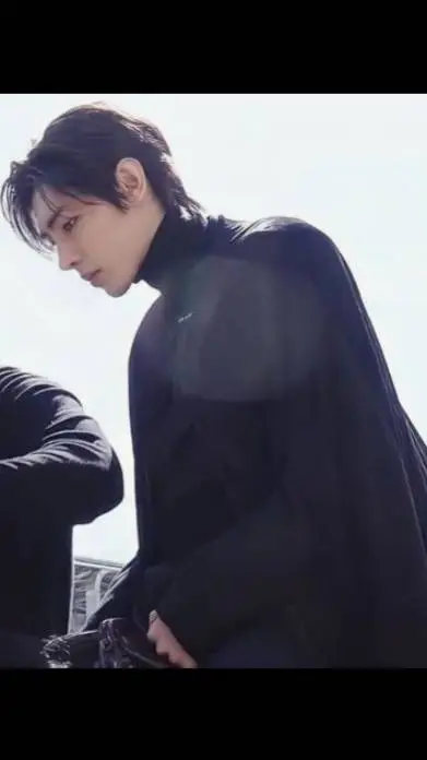 ai character: Myeong-wol  background