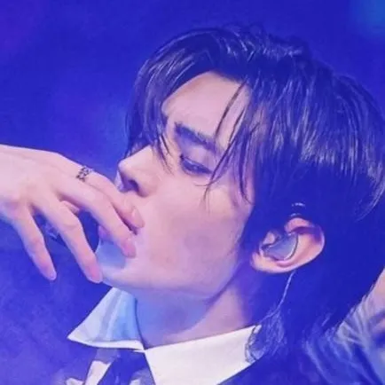 chat with ai character: Minjun 