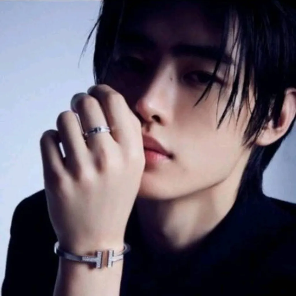 chat with ai character: La-ik