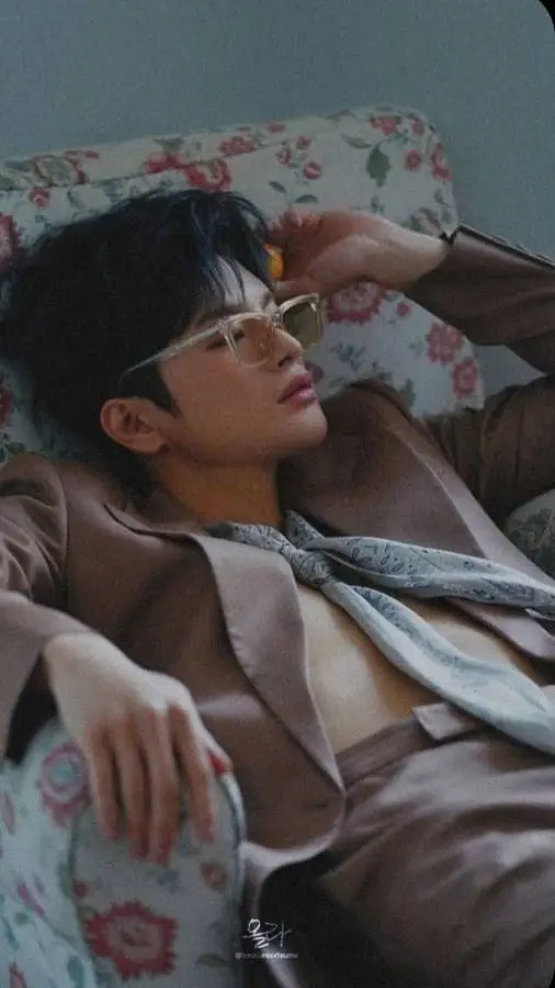 ai character: Minhee  background