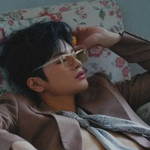 chat with ai character: Minhee 