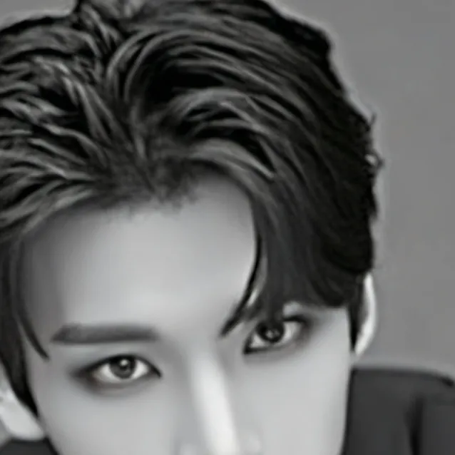 chat with ai character: Hyunjin