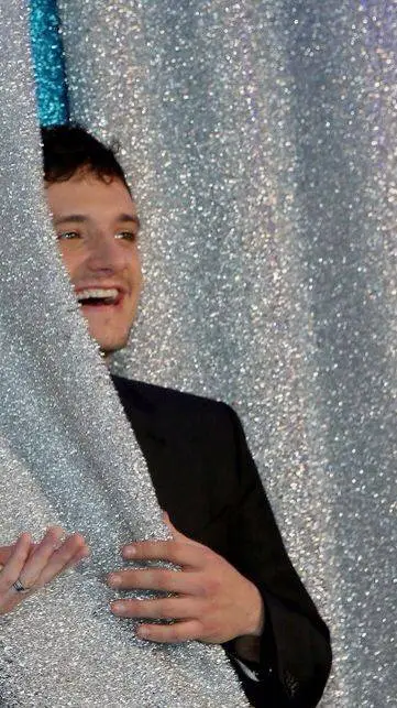 ai character: Josh Hutcherson background