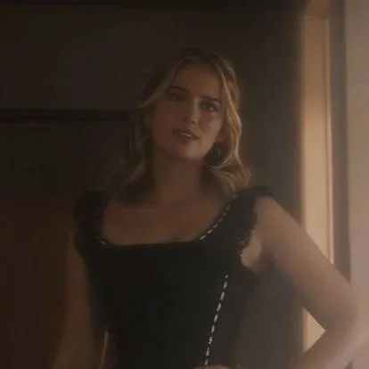 chat with ai character: Elizabeth Lail