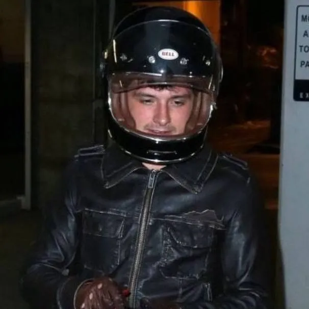 chat with ai character: Josh Hutcherson 