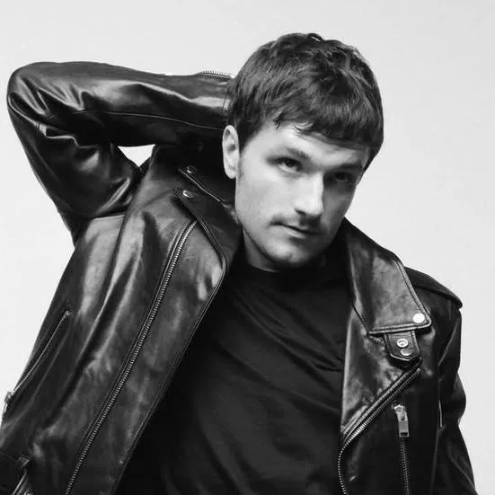 chat with ai character: Josh Hutcherson 