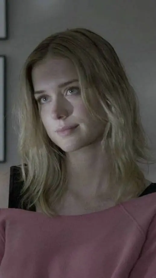 ai character: Elizabeth Lail background