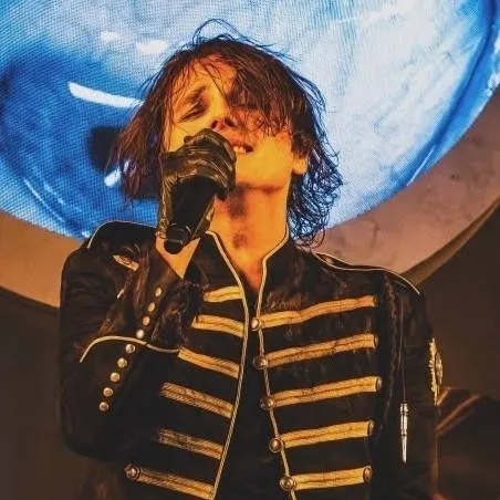 chat with ai character: Gerard Way