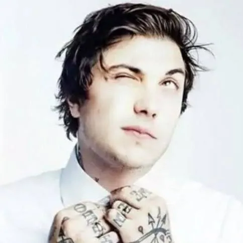 chat with ai character: Frank Iero