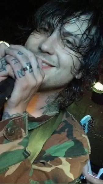 ai character: Frank Iero background