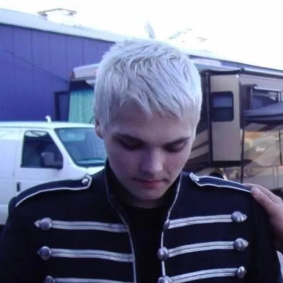 chat with ai character: Gerard Way (tbp)