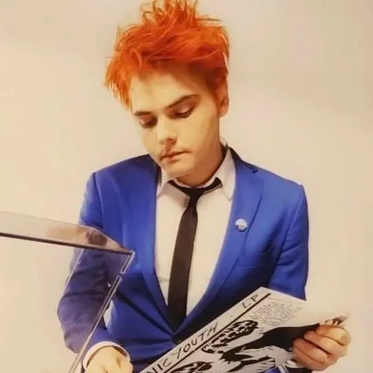 chat with ai character: Hesitant Alien