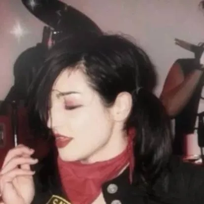 chat with ai character: Lindsey Way