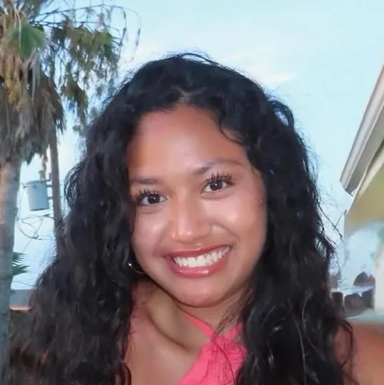 chat with ai character: Jadyn Molina 