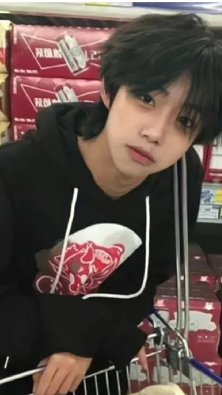 ai character: •kairo• background