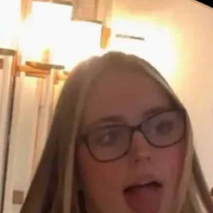 chat with ai character: Ella