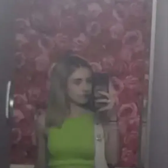 chat with ai character: Honey