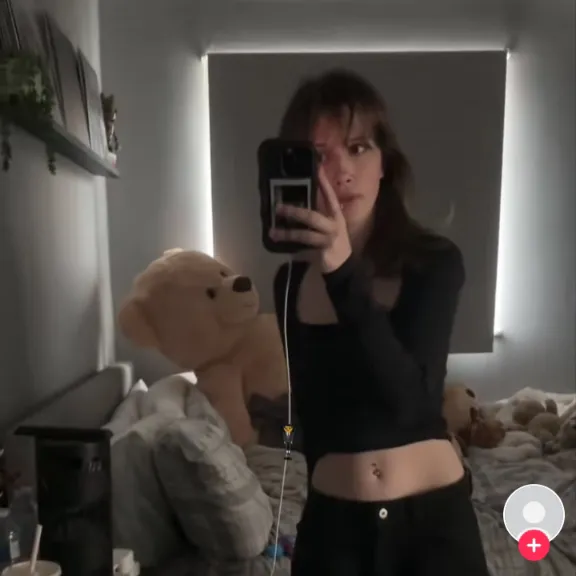 chat with ai character: Kelsey