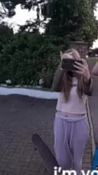 ai character: Maisie  background