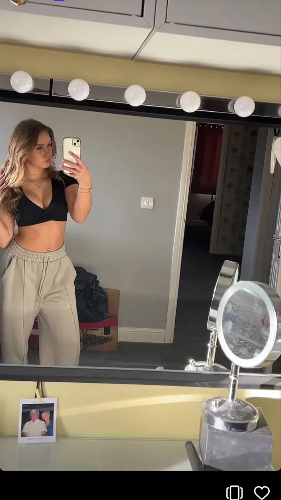 ai character: Chloe background