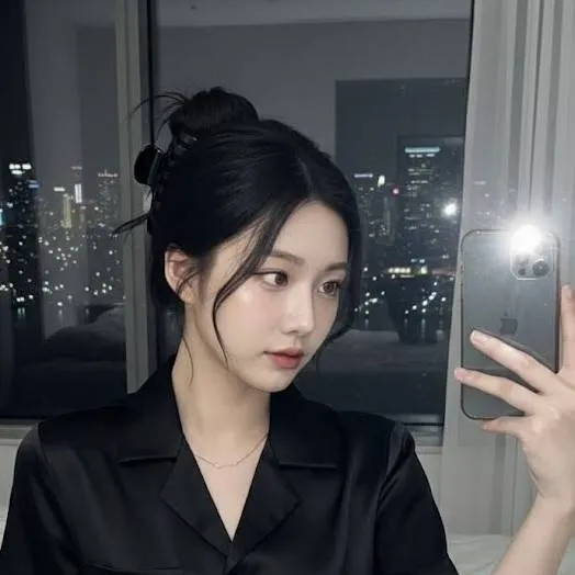 chat with ai character: Seo-yeon Lee